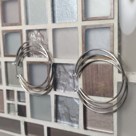 Vintage Layered Hoop earrings - Picture 2 of 4